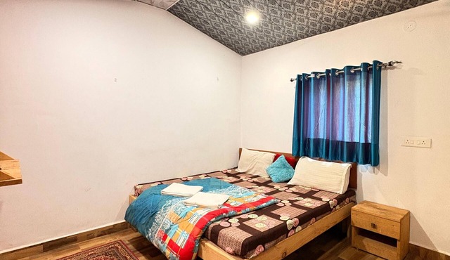Spacious 5-bedroom cottages in Valane