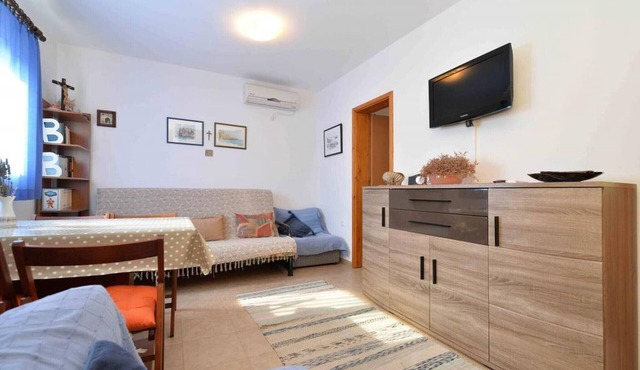 Spacious apartment in Murter in Murter