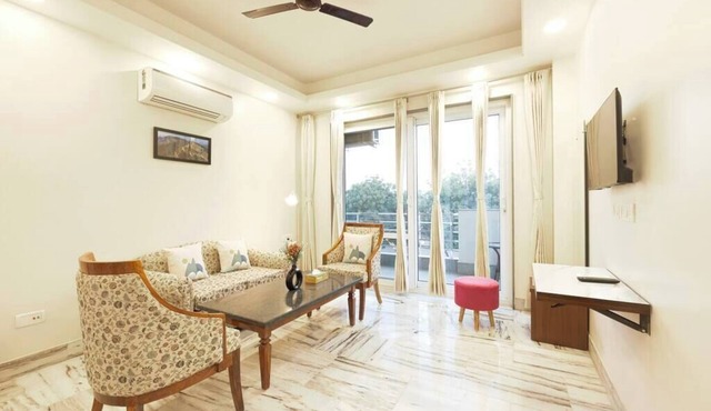 Spacious executive suite with bathtub & balcony in Gurugram