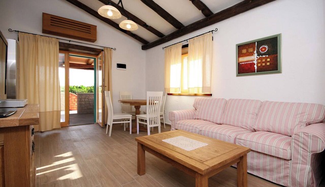 Spacious First-Floor Apartment with Pool & Countryside Views
