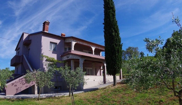 Spacious Holiday House big Garden, village Rakalj