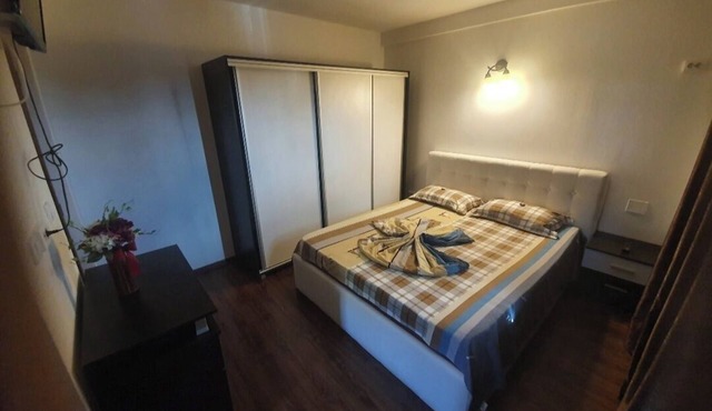 Spacious Villa in welcoming COSTINEȘTI with AC in Schitu
