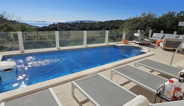 Spacious villa with pool, 300m to beach, private location, sea views, terraces
