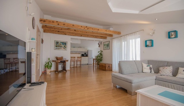 Spacius Villa, Heated Pool near Makarska and Split in Kamenmost