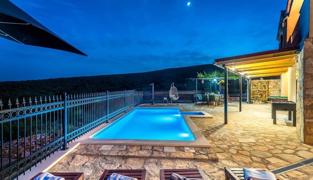 Spend a relaxing vacation in the peaceful hinterland of Dalmatia, surrounded by beautiful nature.