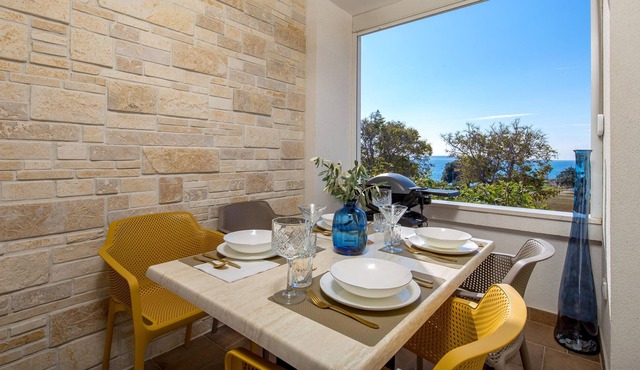 Spend a wonderful vacation in this beautiful apartment near the beach.