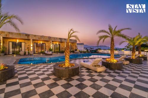 StayVista's Saya Infinity - 8BHK Villa with Infinity Pool & Projector in Karjat