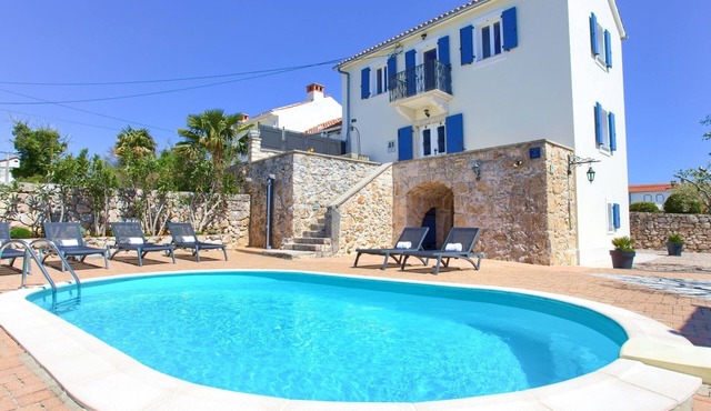 Steinvilla Margaret mit Pool und besonderem Flair by Interhome