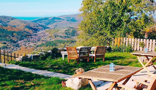 Stone house with amazing view in Črni kal