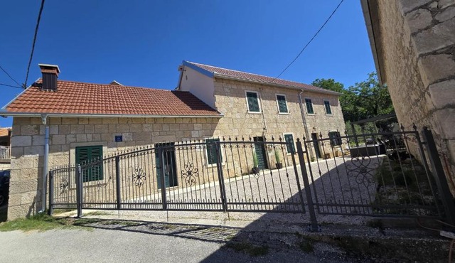 Stone House with Jacuzzi and Billiard Peaceful Nature Retreat near Makarska Riviera