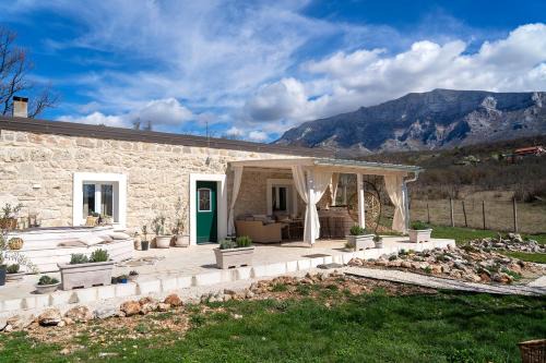 Stone House With Jacuzzi "DINARA"