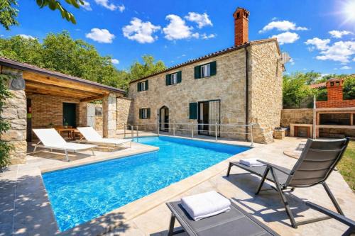 Stone Villa Galant with Pool - Happy Rentals