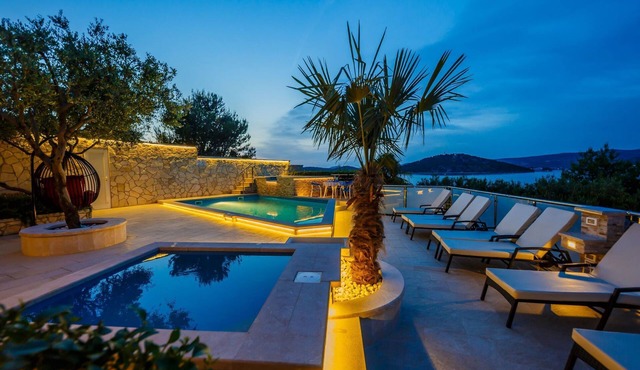 Strandnahes Ferienhaus mit Garten in Ražanj by Interhome