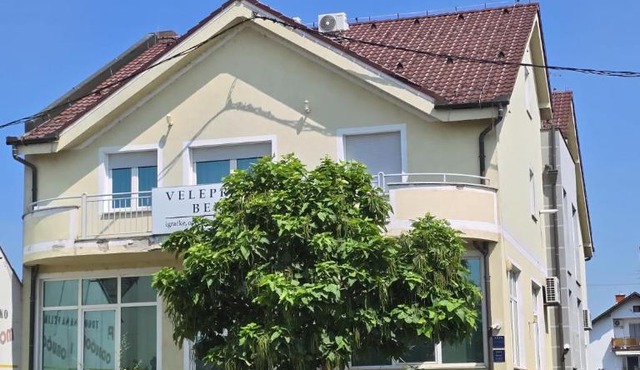 Stross Apartments & Rooms