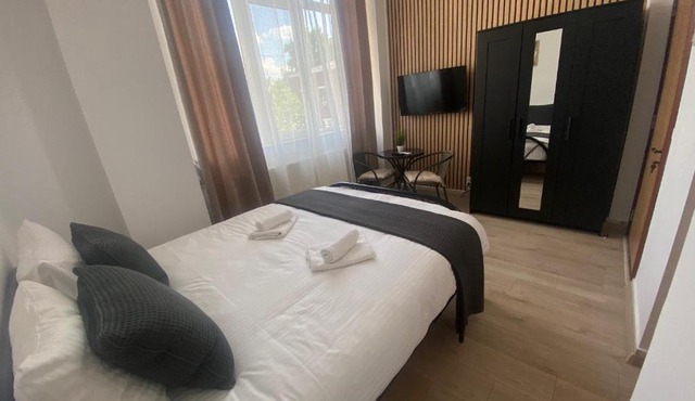 Studio 27mp - Dormitor cu baie proprie - Balcon - Bucatarie complet utilata in Bucharest