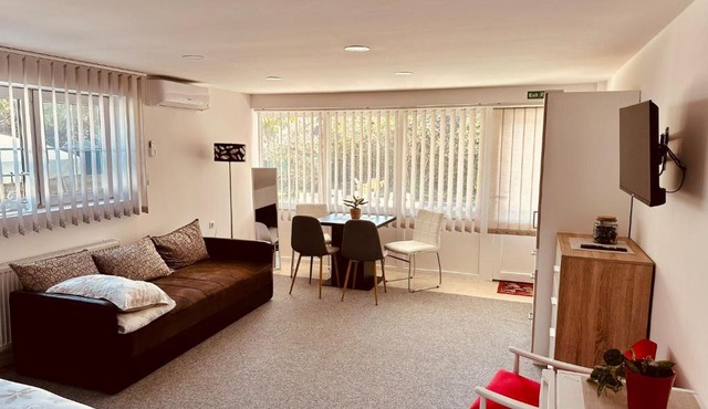 Studio Apartman Iovia place