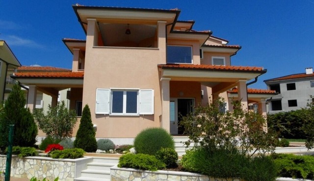 Studio apartment in Premantura with Seaview, Air condition, WIFI, Washing machine (3352-30)