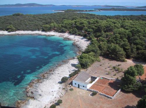 Studio apartment in Veli Rat with sea view, balcony, washing machine 882-1