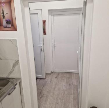 Studio apartment Klarić