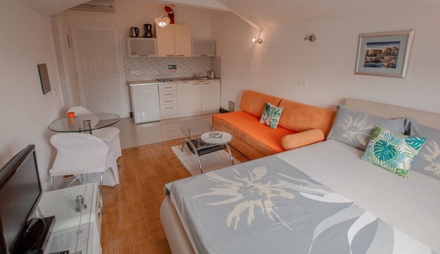 Studio apartment Sweetie with pool