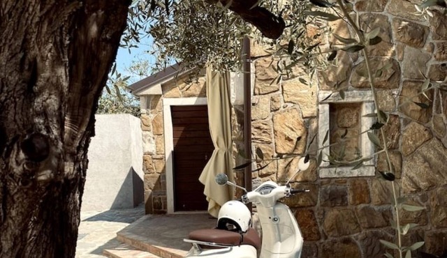 Studio Apartment with Terrace & Secure Parking in Izola