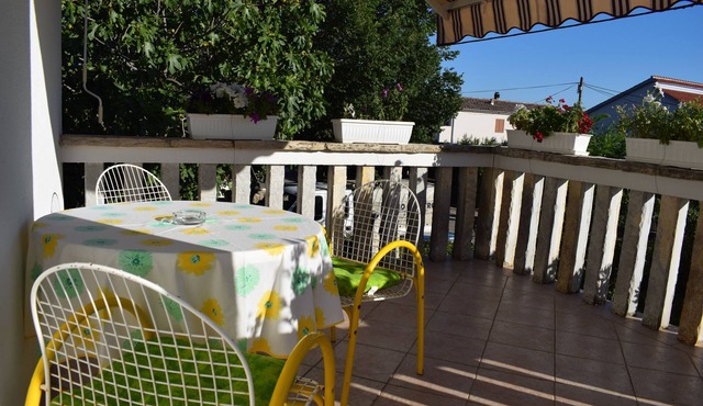 Studio flat with balcony and sea view Sveti Filip i Jakov, Biograd (AS-4299-g)