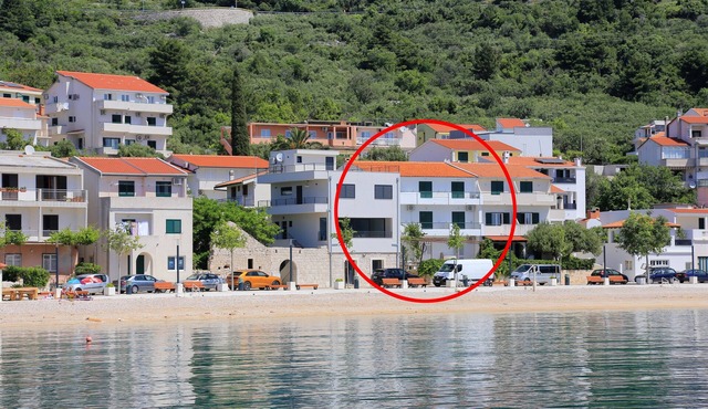 Studio flat near beach Igrane, Makarska (AS-6653-a)