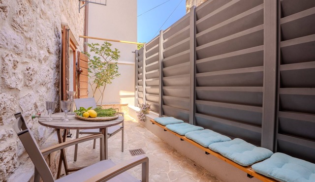 Studio flat near beach Komiža, Vis (AS-3035-f)