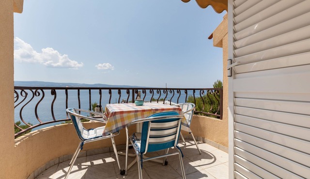 Studio flat near beach Nemira, Omiš (AS-2782-c)