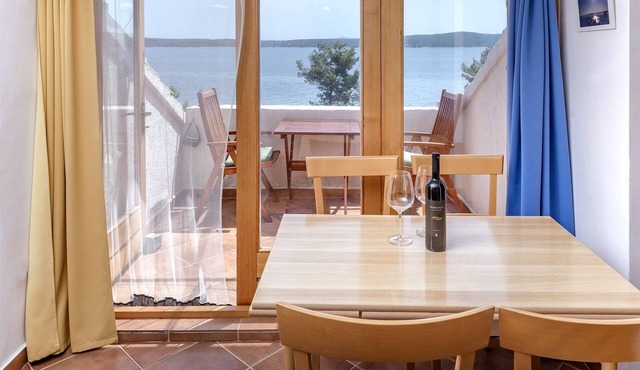 Studio flat near beach Zavala, Hvar (AS-2061-a)