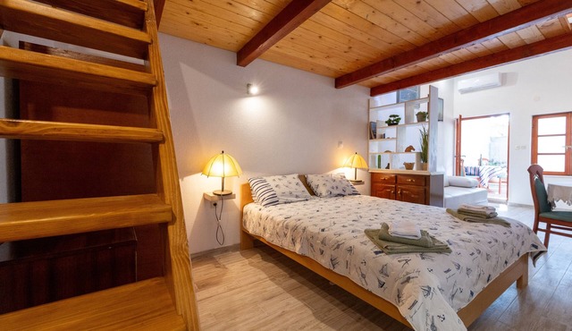 Studio flat with a swimming pool Stari Grad, Hvar (AS-22986-a) in Stari Grad