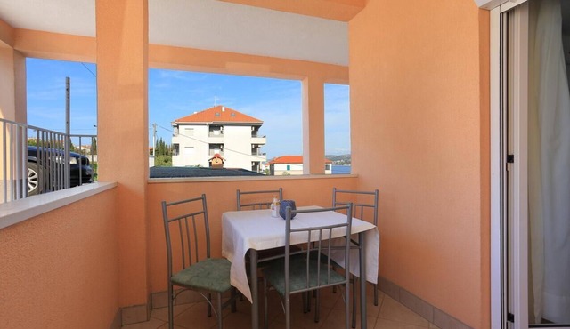 Studio flat with terrace and sea view Okrug Donji, Čiovo (AS-18796-a)