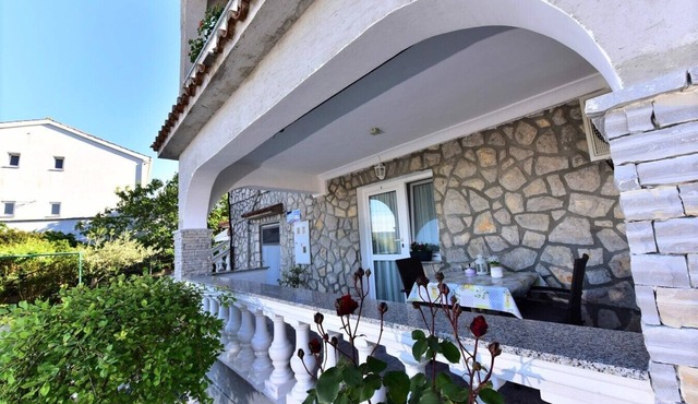 Studio for 2 people, quiet location, barbecue facilities in Vrh