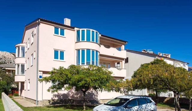 Studio with air conditioning and barbecue