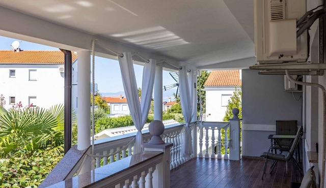 Studio with balcony and air conditioning