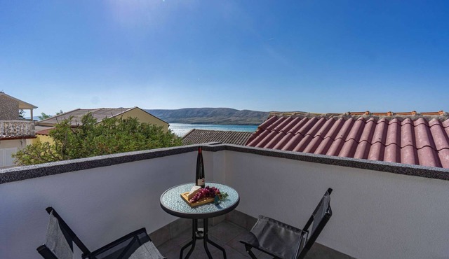 Studio with sea view and pool in Zubovici