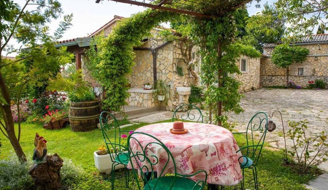 Studio with shared outdoor pool in Barat