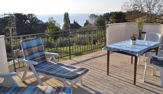 Studio with terrace and air conditioning