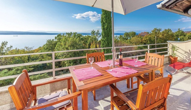 Stunning apartment in Dramalj with house sea view