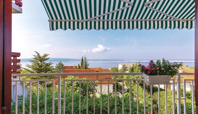 Stunning apartment in Dramalj with house sea view