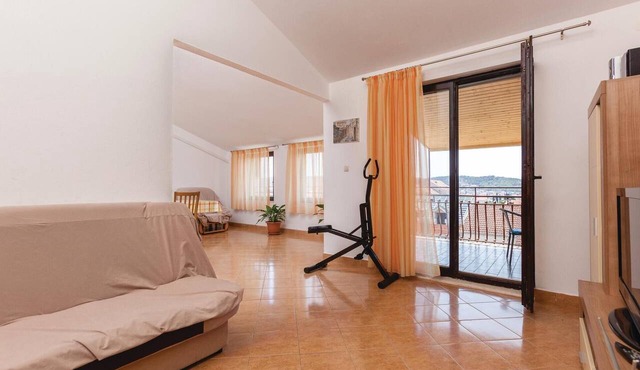 Stunning apartment in Trogir with WiFi