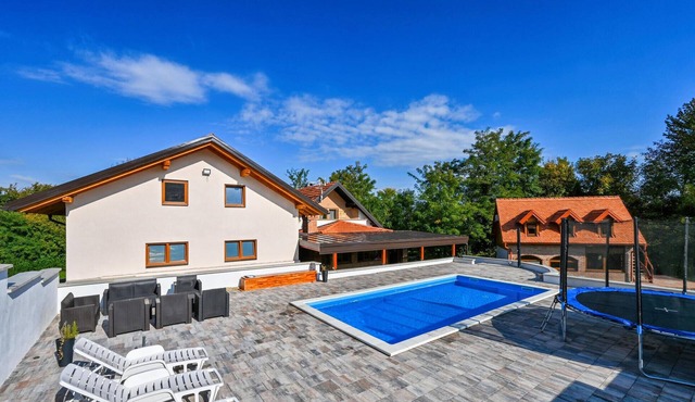 Stunning home in Vinogradi Ludbreski
