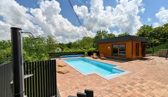 Stunning home in Vinogradi Ludbreski with sauna