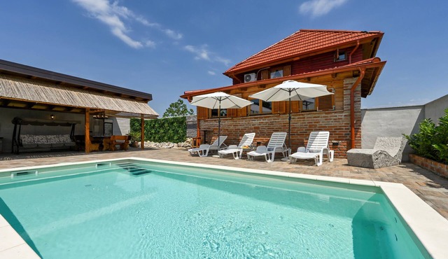 Stunning home in Vinogradi Ludbreski