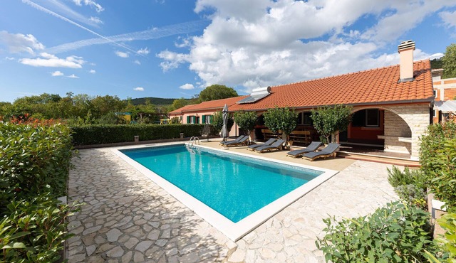 Stunning home in Prapatnica- Seget