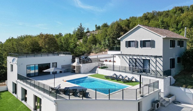 Stunning home in Obrovac Sinjski