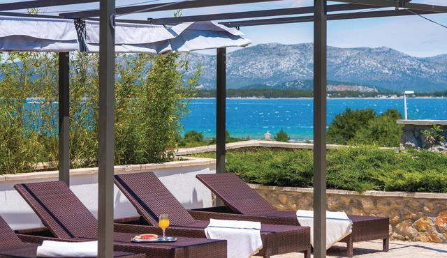 Stunning home in Betina with kitchen