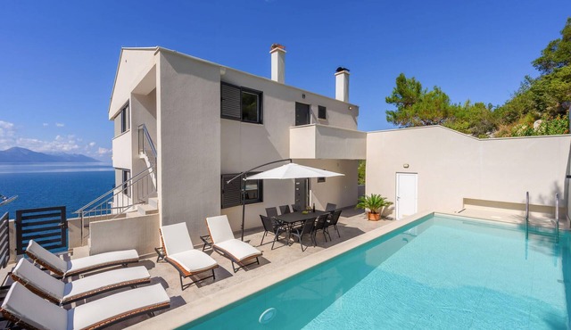 Stunning home in Blace