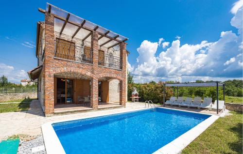 Stunning Home In Cabrunici