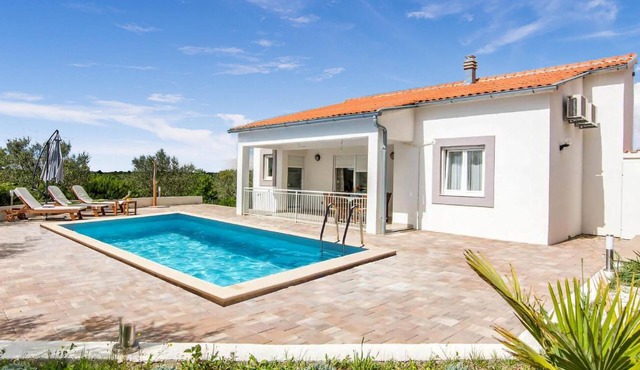 Stunning home in Debeljak in Debeljak